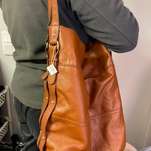 Brun skinnväska - Brun skinväska (ej äkta skinn) , 25kr Frakt tillkommer