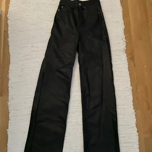 Vida läderbyxor - Vida läderbyxor från HM