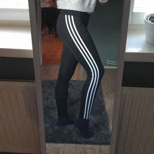 Adidas träningstights S - Ganska lågmidjade, men annars sköna