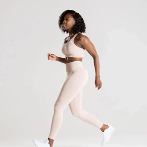 Womens best leggings  - Säljer dessa träningsbyxor från womens best. Nypris: €44.99. Säljer för 200kr