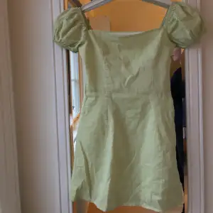 Grön linne klänning 🖤 aldrig använd då den är för liten för mig, inköpspris var 330 kr