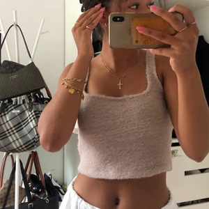 Linne storlek S - Jätte fint och gulligt linne från bikbok, storlek S, bara använt få gånger och är i bra skick!!