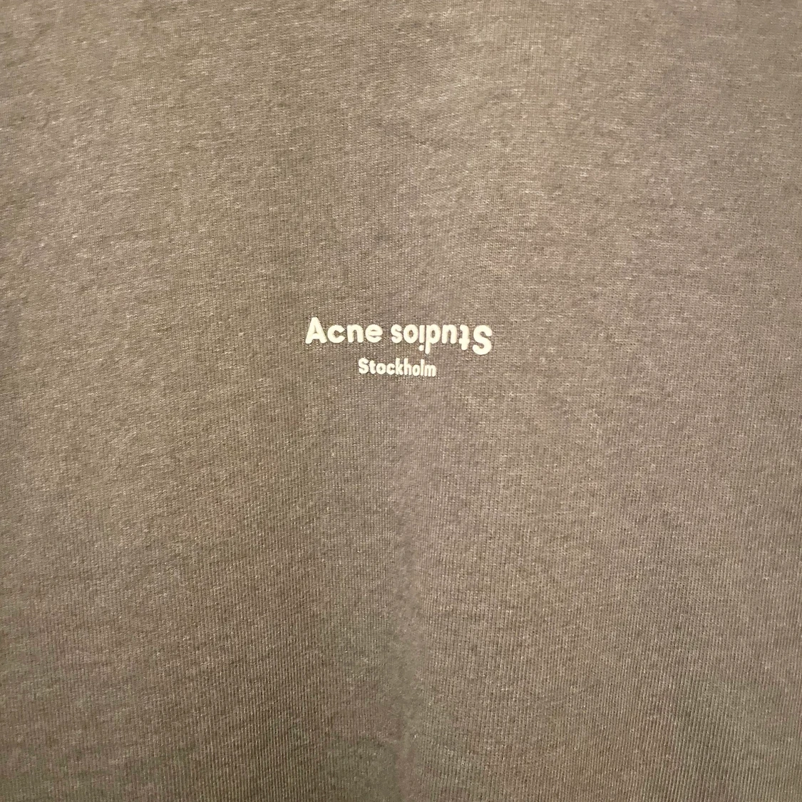 T-shirt från Acne studios. - 90