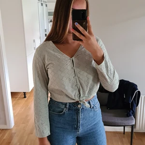 Blus  - 💚Mintgrön blus från HM i strl 36. Fint skick! Köparen står för frakten💚