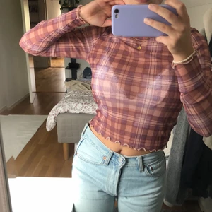 Mesh tröja - Säljer denna fina mesh tröjan från bikbok med lapparna kvar på!!! Alltså aldrig använd och därmed i nyskick!! Så fin både till fest och vardags!