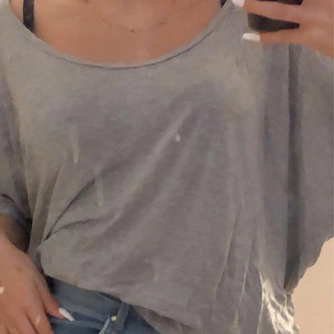 Grå tröja med dragkedja vid ryggen