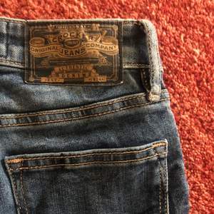 Waist-24, length-31, skitsnygga jeans som tyvärr är för små för mig. Budgivning i kommentarerna.