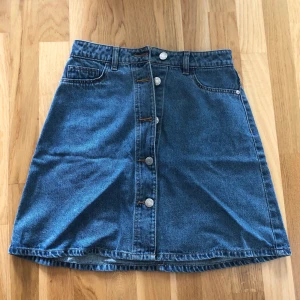 Jeanskjol  - Aldrig använd, jättefin sommar/vår kjol 
