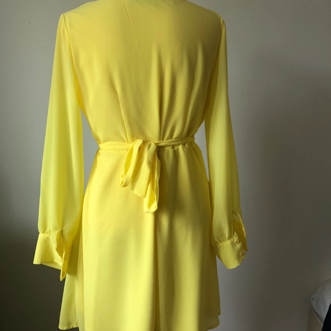 Söt gul klänning  - 90