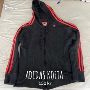 Adidas kofta  - Storlek S men passar M, kommer inte till mycket användning därför säljs den. (Alla kläder tvättas innan de säljs) 