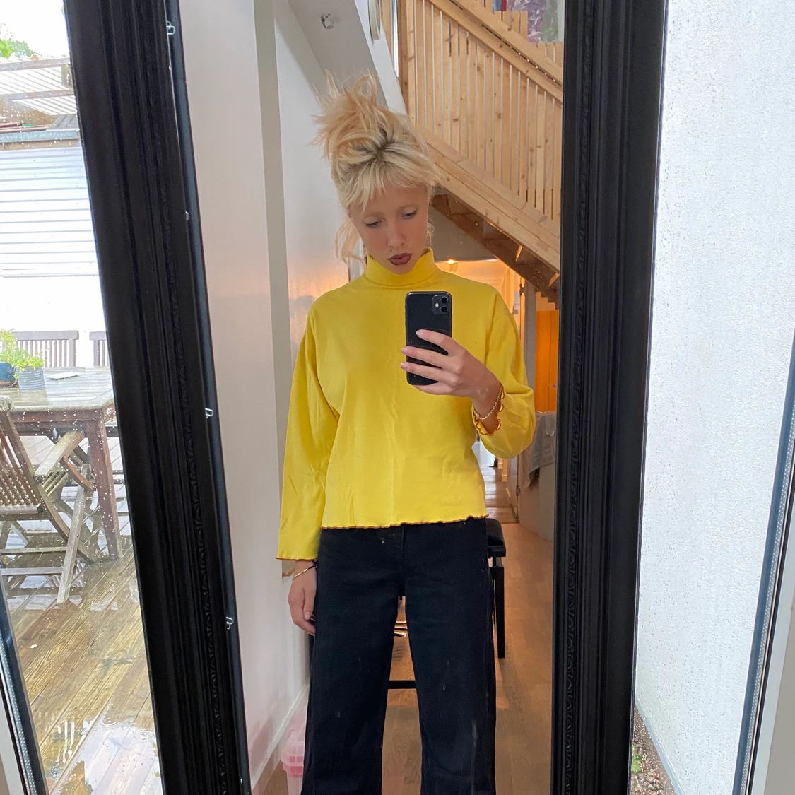 Gul långärmad tröja