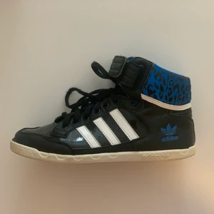 Adidas Centenia Hi W  - I bra skick men små i storlek! Går inte att köpa i butik längre (möts helst upp men kan även frakta)  