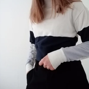 Monki tröja  - Säljer denna Monki tröja då den inte kommer till användning längre💞