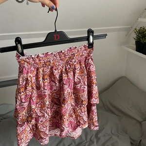 Mönstrlig kjol💐 - Bra skick och bra passform!