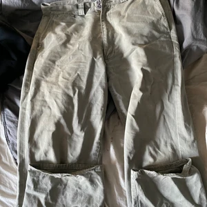 Caterpillar trousers  - Jättefina o sköna caterpillar utrbyxor som även kan användas som vanliga byxor. Lite slitna längst ner vid benen men inget som man lägger märke till. 