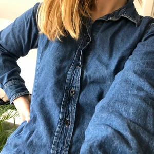 Jeansskjorta - Bekväm jeansskjorta. Storlek M men är mer som en S ❤️