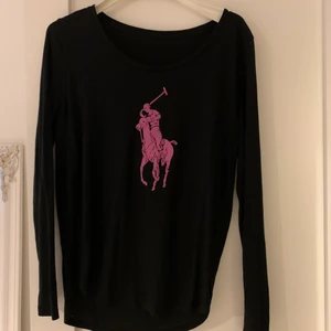 Ralph Lauren långärmad tröja  - Jätte fin långärmad tröja! Aldrig använd i storlek M. Frakten betalar ni.