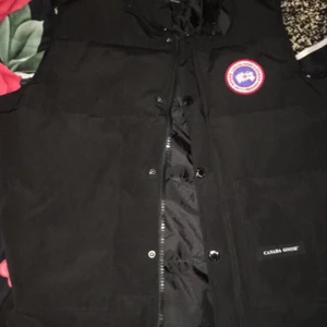 Canada goose väst  - Skön och ny canada goose väst 