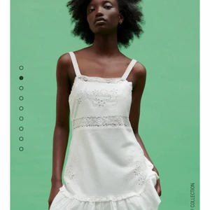 Vit klänning - Säljer nu denna sååå fina klänningen ifrån zara! Den är i storlek XS och har bara testats, och är alltså i nyskick! Den har en liten volang där nere och har broderier och spets💕kontakter för fler bilder, nypris är 400kr och jag säljer för 300kr då den är helt ny, kan gå ner i pris vid snabb affär