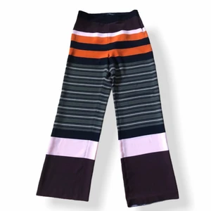 Boot cut vida byxor river island randiga 36 - Byxor från river island i mycket gott skick!