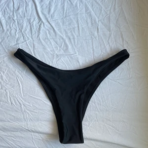 Bikiniunderdel - Svart bikiniunderdel från Shein. Aldrig använd, bara testad med underkläder! 🖤