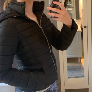 Zara - Oanvänd dunjacka från zara. 