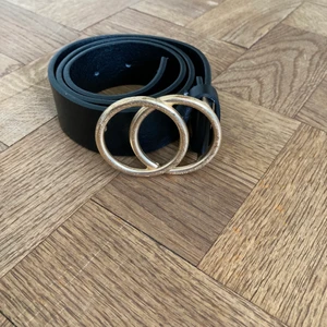 Lindex skärp  - Ett skärp från Lindex i storlek S men har till gjorda hål