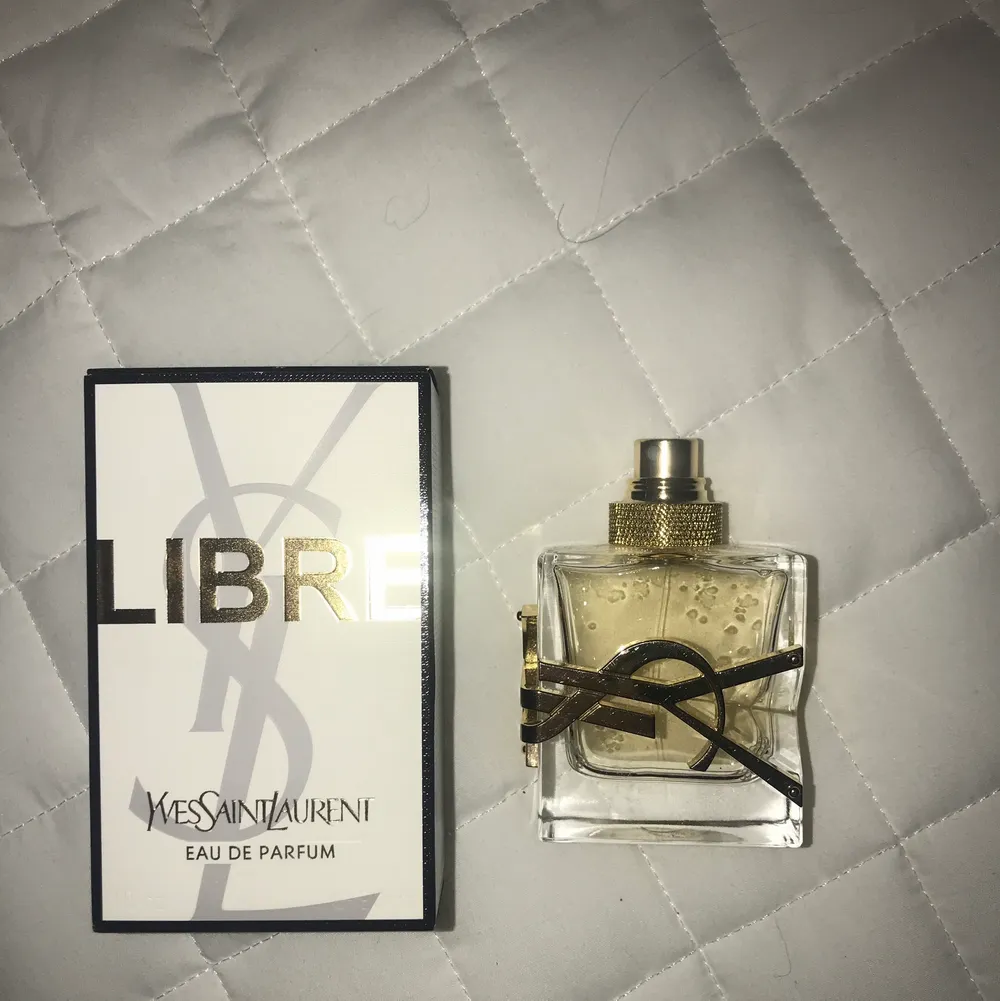 Säljer min parfym från YSL då jag knappt använder den och tycker det är synd att låta den bara stå! 30 ml i storlek, ”YSL libre” köpt för 700 ❤️. Accessoarer.