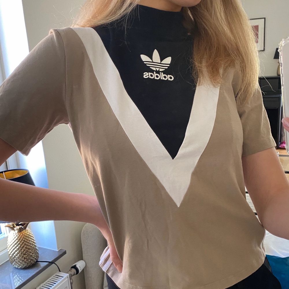 Unik tröja från adidas i nyskick. Passar även strl S. Pris går att diskutera! Exklusive frakt 💕 . T-shirts.