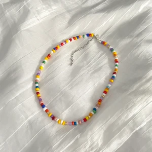 Halsband  - Halsband NICOLE Går att justera☺️ på andra bilden har jag den på kortaste storleken🌸 60kr Frakt på 12kr tillkommer❤️