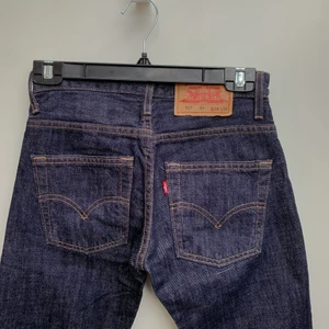 Levis 507 - Säljer dessa inprincip oanvända Levis 507. Super fin modell och färg men säljer pga de ej passar mig. Storleken är W:26 och L:32. Skriv vid intresse!