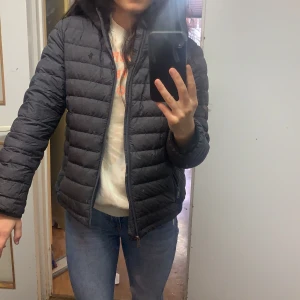 Polo  - En snygg polo jacka säljs har ej längre användning. Möts upp i lund och skriv för intresse ❤️storlek S nypris:1500 kr