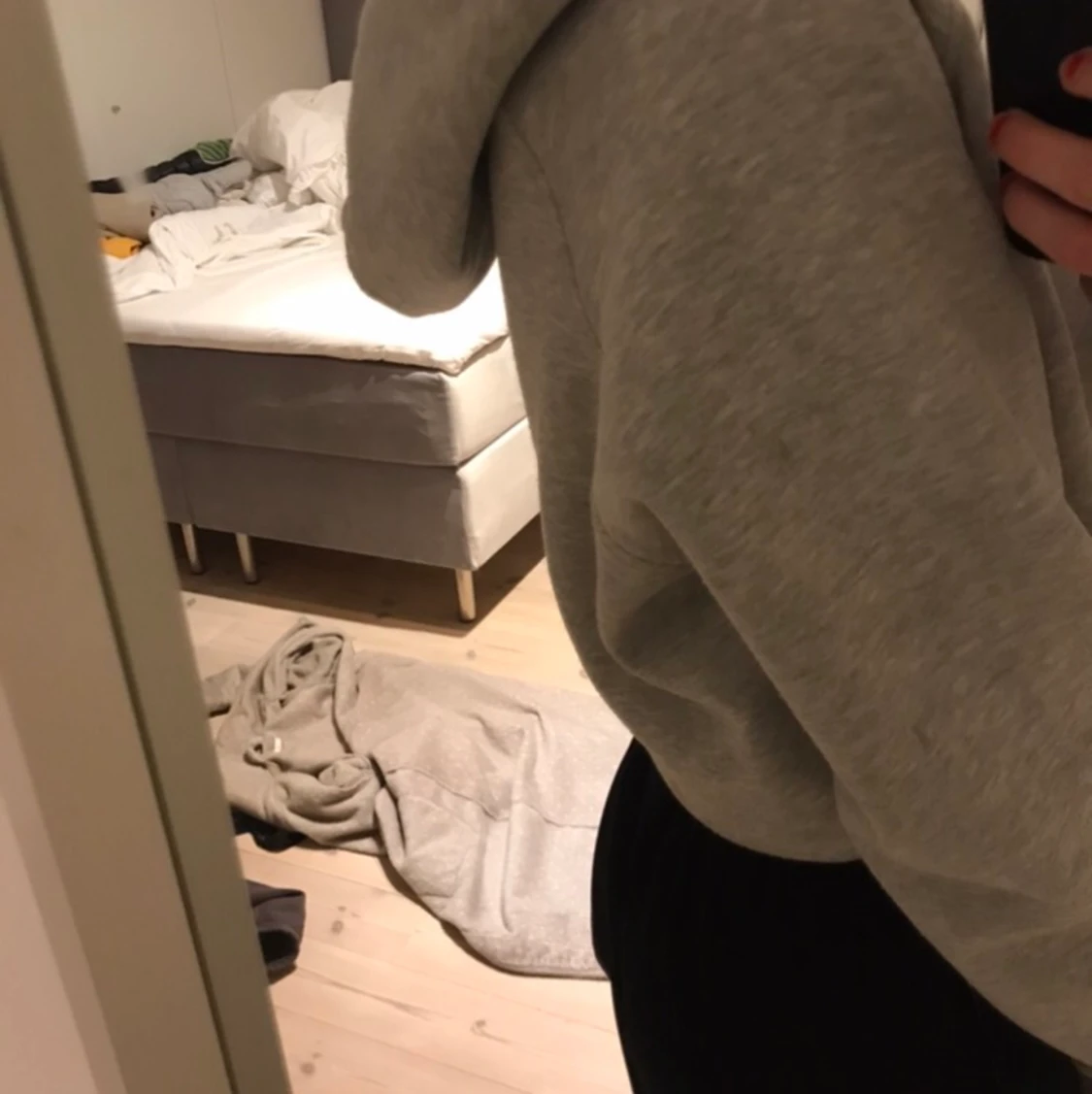 Grå hoodie från bikbok  - 91