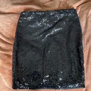 Cool kjol från hm storlek xs, säljer för 50kr❤️