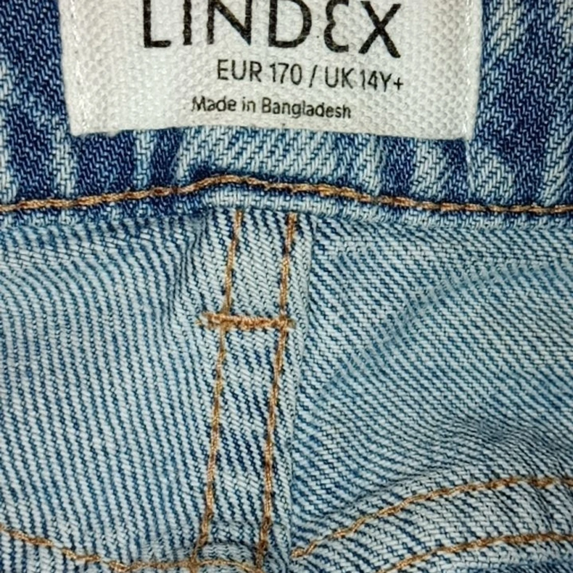 Fina ljusblåa jeans 