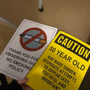 No Smoking Skylt och Caution ⚠️ skylt - 1 st för 30:- och 10kr frakt & 2st för 50:- plus + 20kr frakt för två!