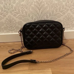 väska från h&m - gullig liten väska från hm