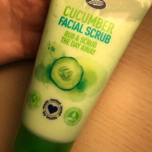 Boots Cucumber Facial Scrub (absolutely new) - 150 ml, cleansing, makes your skin soft, dermatologicaly tested