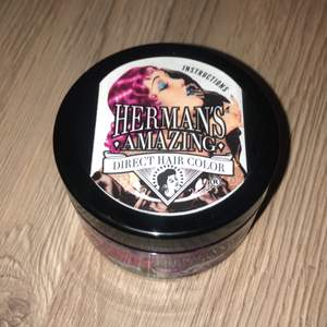 Köpte fel färg så säljer nu denna oanvända hårfärg från Hermans. Den är helt vegans och ej testad på djur. Köptes för 150kr