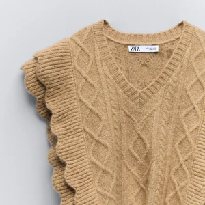 ZARA beige stickad väst  - Superfin stickad väst från Zara i storlek S. Köpt för 400kr säljer för 200kr + frakt 😇