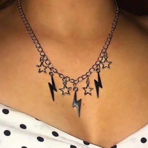 Blixt halsband  - Super coolt Blixt halsband! 85kr (frakten är inkluderad i priset). Hör av er vid intresse eller funderingar💓💓