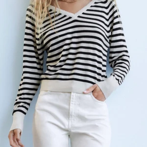 Randig tröja - Randig tröja från zara i strl XL, men tröjan är verkligen inte så stor, med så skön passform, bara använd ett fåtal gånger 