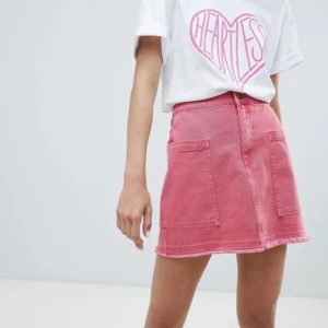 Rosa denimkjol - Rosa Denimkjol. Använd 1 gång. Skönt material.