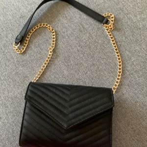 Väska!👛 - En helt oanvänd jättefin väska! Köparen står även för frakten💞