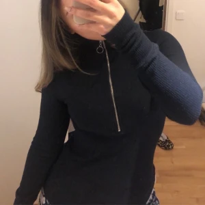 ZIP TRÖJA - Zip tröja från BIKBOK strl S 