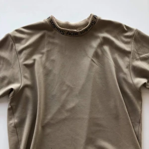 Acne studios extorr logo tee - Acne studios extorr logo tee                                                                - size S                                                                                     - condition 8,5/10 (använd fåtal gånger)                                           - bud från 500                                                                                     - bin 800 