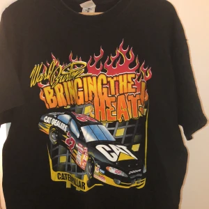 Nascar T-Shirt - Svart Ward Burton Nascar T Shirt från 2002. Skick 8/10. Storlek XL. 