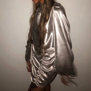 Klänning - En superfin klänning från asos som är slutsåld. Storlek 36