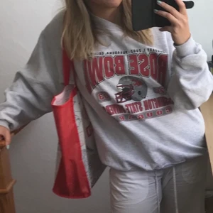 Vollage hoodie - En av mina favoriter i garderoben. Den är vintage och superfin. Inga täcken på använd. Säljer endast vi bra bud. Buda i kommentarerna. 