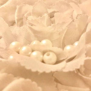 Vita Vax Pärlor - Dessa vita pärlor är vaxade och är bra om du är en företags ägare som gör pärlhalsband osv. 